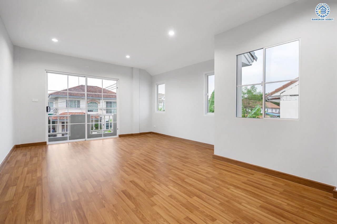 บ้านมือสองตกแต่งใหม่ แบรนด์ LH โครงการ มัณฑนา ราชพฤกษ์ หลังมุม เนื้อที่ 60.1 ตร.ว. ฟังก์ชัน 3 ห้องนอน 2 ห้องน้ำ จอดรถได้ 1 คัน พร้อมพื้นที่รอบบ้านกว้างขวาง Facilities ตอบโจทย์ทุกกิจกรรม! บนทำเลใกล้วงเวียนพระราม5 เซ็นทรัลเวสต์เกต และรถไฟฟ้า "สถานีบางรักน้อยท่าอิฐ"